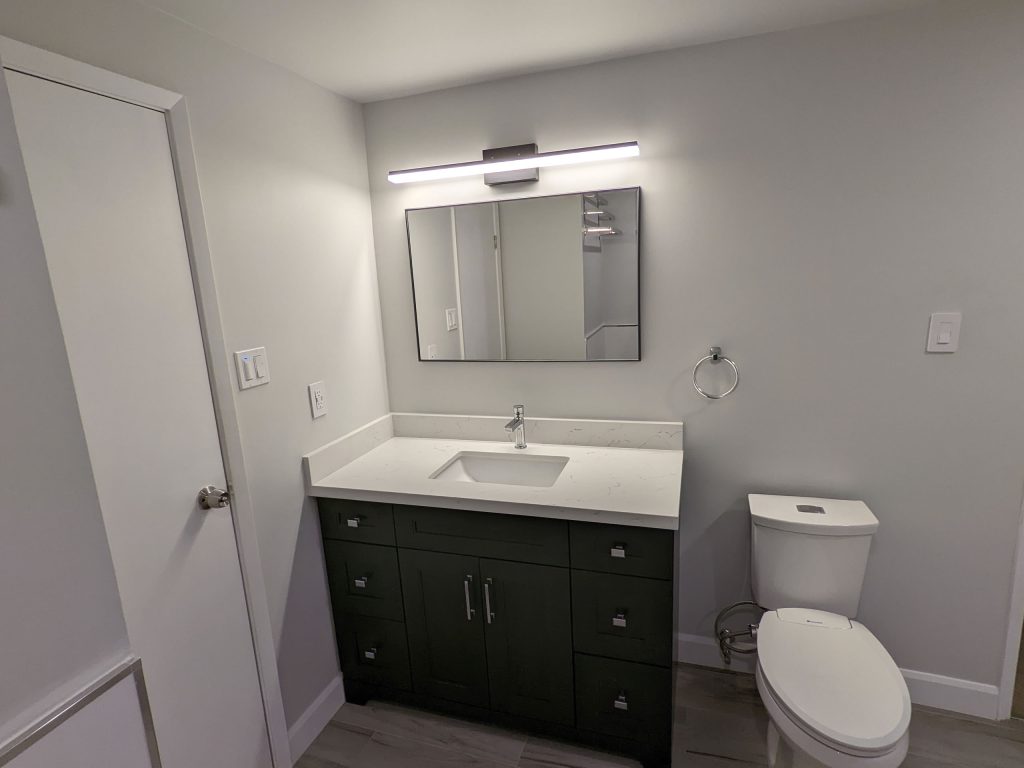 aurora-master-bathroom-003